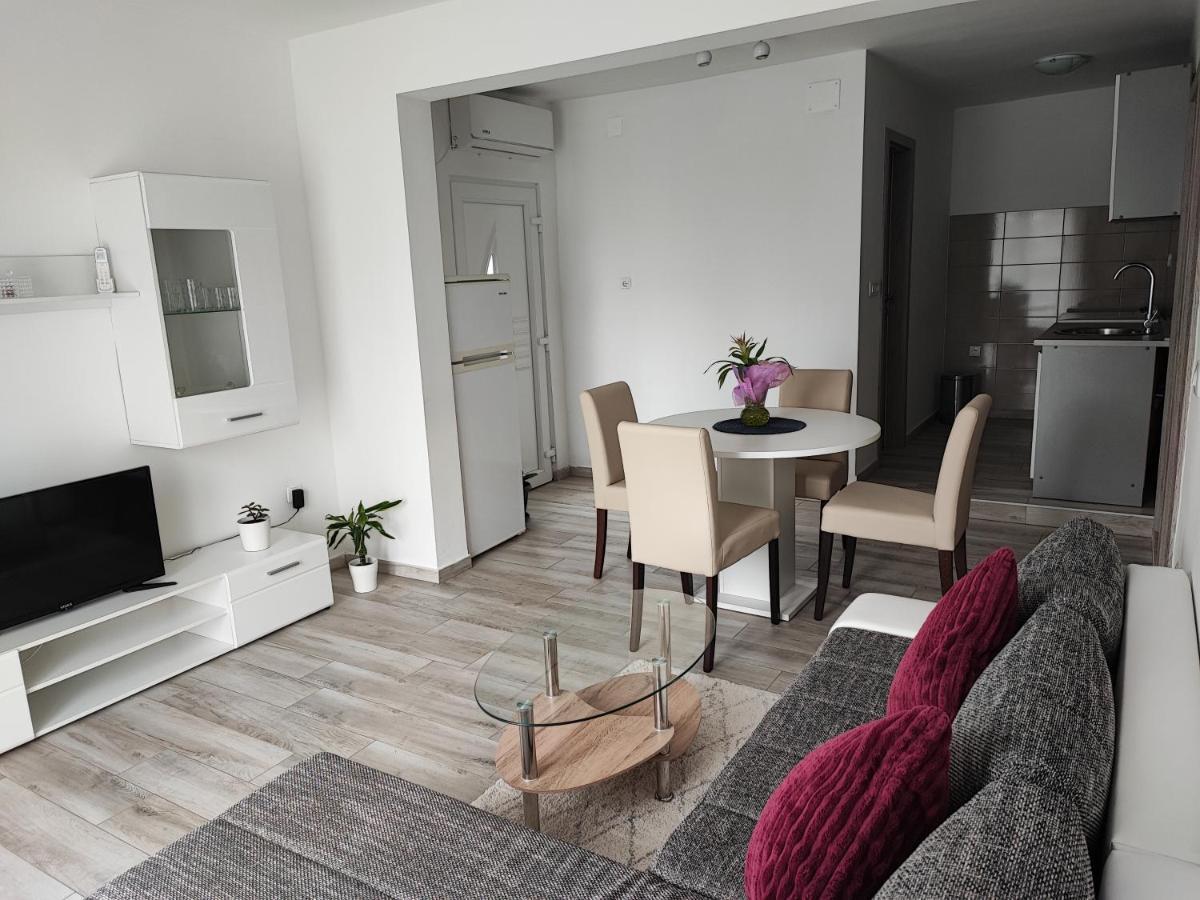 G&S Lägenhet Tribalj Exteriör bild